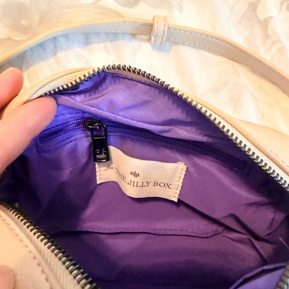 Elegant Cream Crossbody Bag - Picture 3 of 4